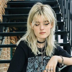 Meet your Posher, Avery